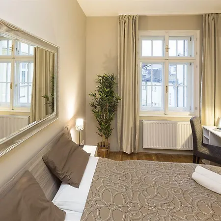 Ibis Wenceslas Square Hotell 3*