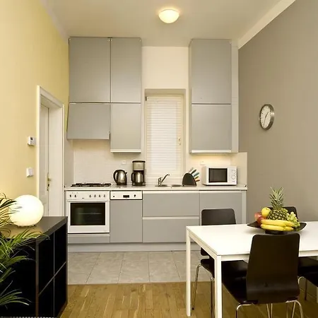 Ibis Wenceslas Square Hotel 3*