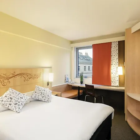 Ibis Wenceslas Square 3*