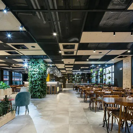 宜必思普拉哈文策斯劳斯广场酒店 3*
