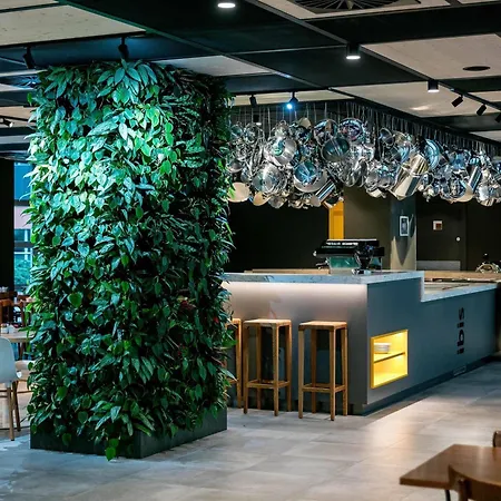 Ibis Wenceslas Square Hotel 3*